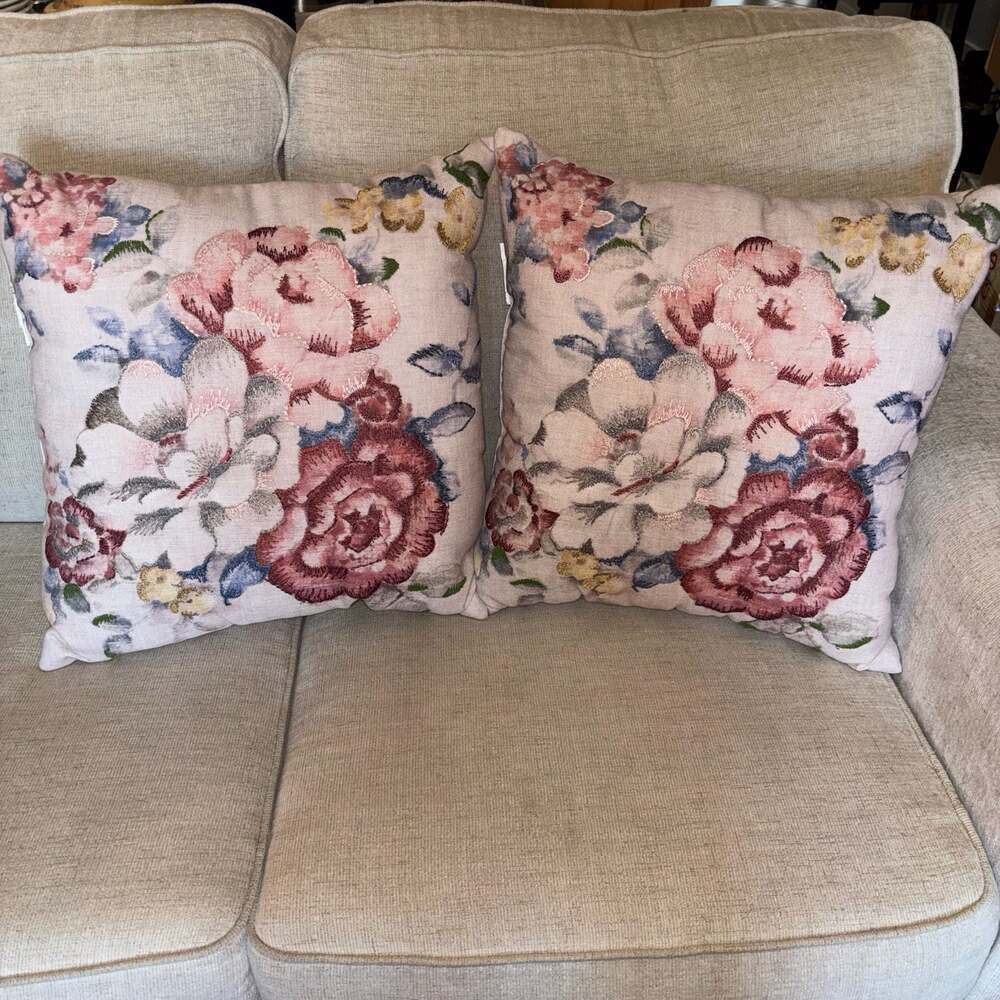 Set of 2 Pottery Barn Zoie Floral Embroidered Throw Pillows 20”x20”